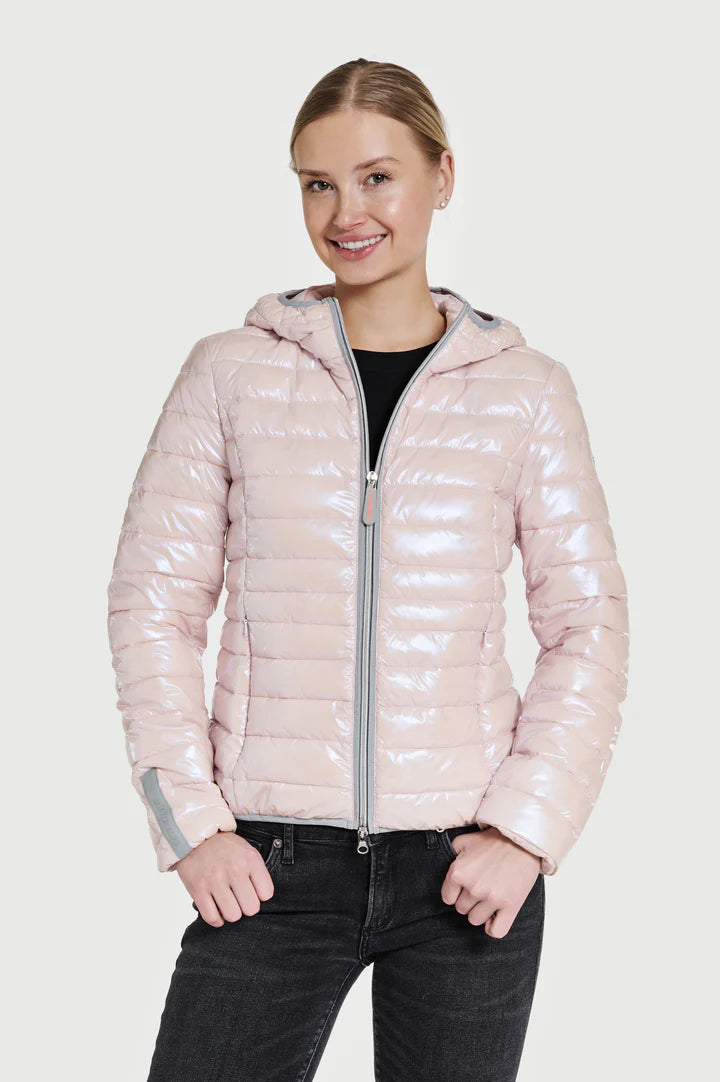 Iconic women’s outfits that never go out of style   Eleven Elfs Elfy | Pearl Pink